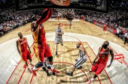 爱游戏APP-武切维奇关键战不手软，黄蜂决胜局带走老鹰