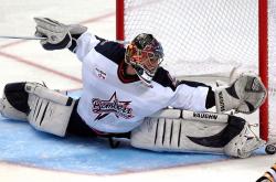 爱游戏APP-爵士粉碎篮网背后，爱德华兹如何从角色球员蜕变为关键先生