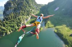 爱游戏娱乐-丹麦队碾压日本队，桃田贤斗关键制胜—一场羽坛强者的心理与战术博弈