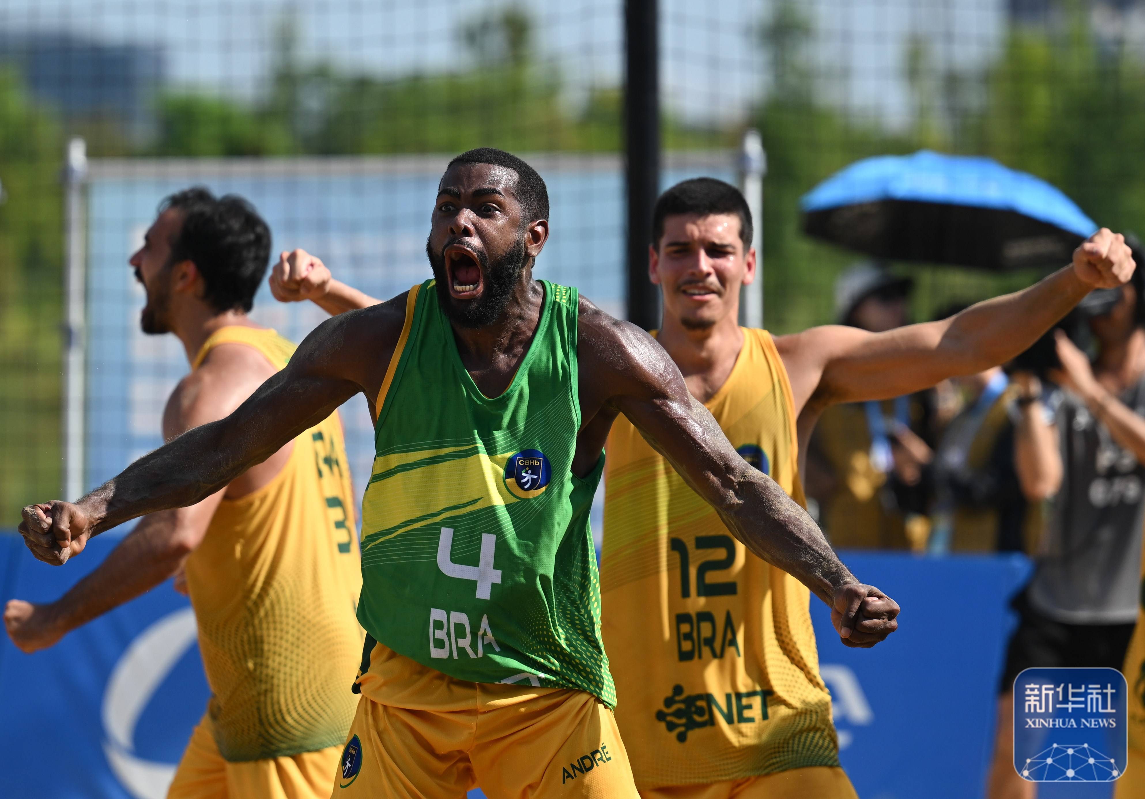 巴西球员在比赛中为球队赢得了关键胜利 巴西球员在比赛中为球队赢得了关键胜利