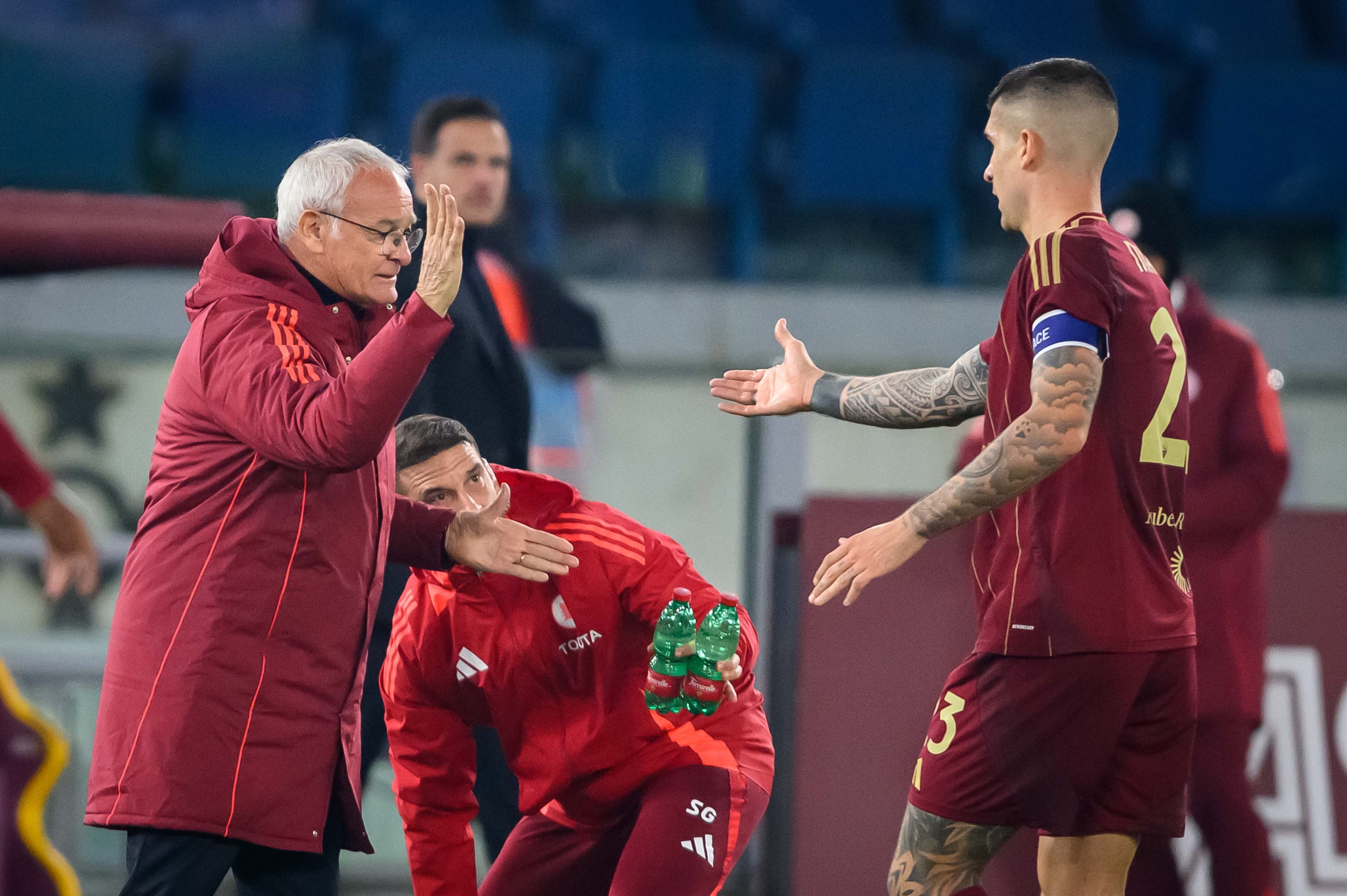 那不勒斯客场大胜莱切，继续追赶领头羊的简单介绍