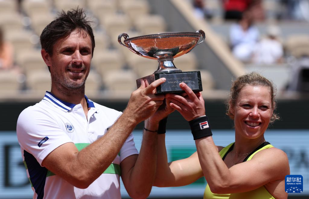 意大利网球队轻取法国网球队，费德勒送出助攻的简单介绍