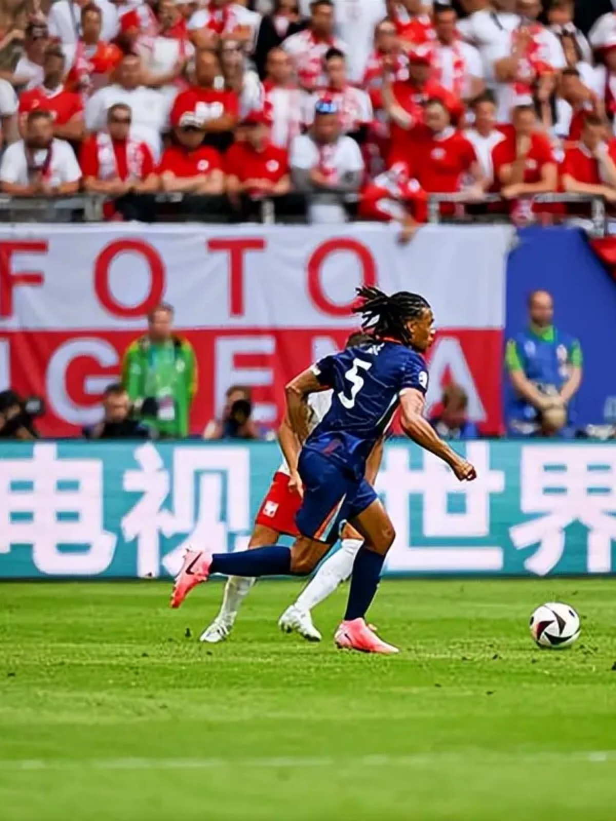 英格兰队力克法国队，波尔状态火热的简单介绍