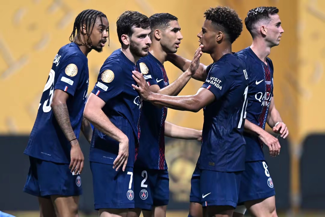 包含巴黎圣日耳曼客场爆冷负于阿贾克斯，欧国联半决赛出局的词条