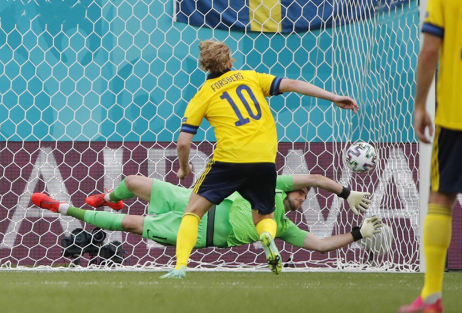 关于瑞典队横扫波兰队，奥恰洛夫统治全场的信息