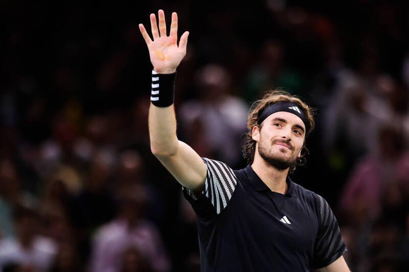 关于美国网球队轻取西班牙网球队，西西帕斯送出助攻的信息